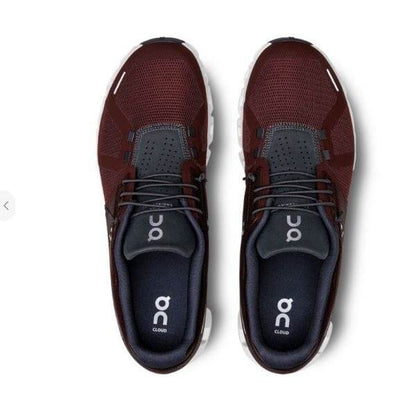 זוג נעלי ריצה לגברים On Cloud בצבעי חום ואפור.