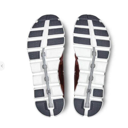 זוג נעלי נעליים וקלאוד 5 לגברים On Cloud 5 Ox/Shadow 59.98161 עם סוליות לבנות על משטח לבן.