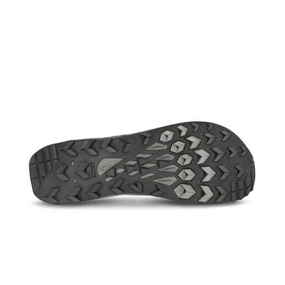 ה-Altra LONE PEAK 8 A0A85NC923 מבית אלטרה כולל דריכה מחוספסת, מעוצבת למשיכה, עם חומר עמיד בירוק עמום.