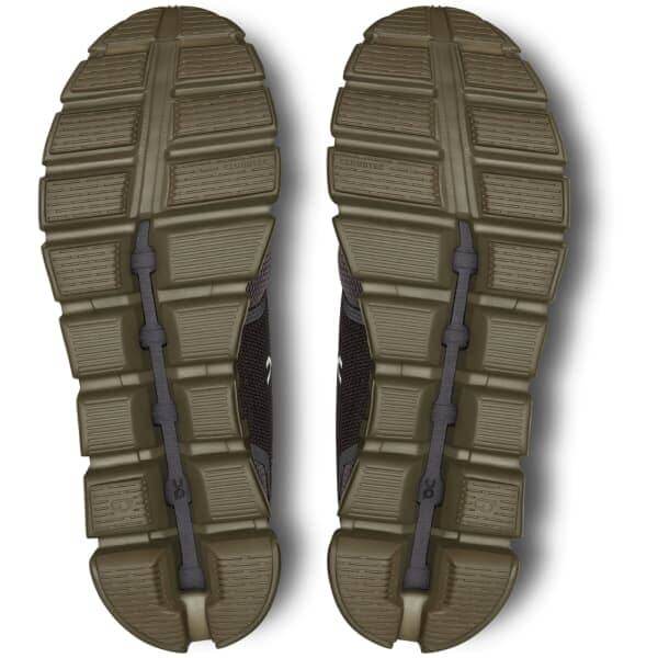 זוג נעלי On Cloud 5 Eclipse/Grove עם דפוס אחיזה מפולח בצבע ירוק זית וחריץ פלקס שחור העובר במרכז.