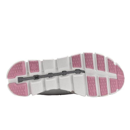 התמונה מציגה את המבט התחתון של נעלי ספורט של On Cloud 5 Push 69.97998 Ivory/Blossom עם סוליה מחורצת לבנה וורוד, הכוללת חלק אמצע מפוצל עם אזור אפור במרכז.