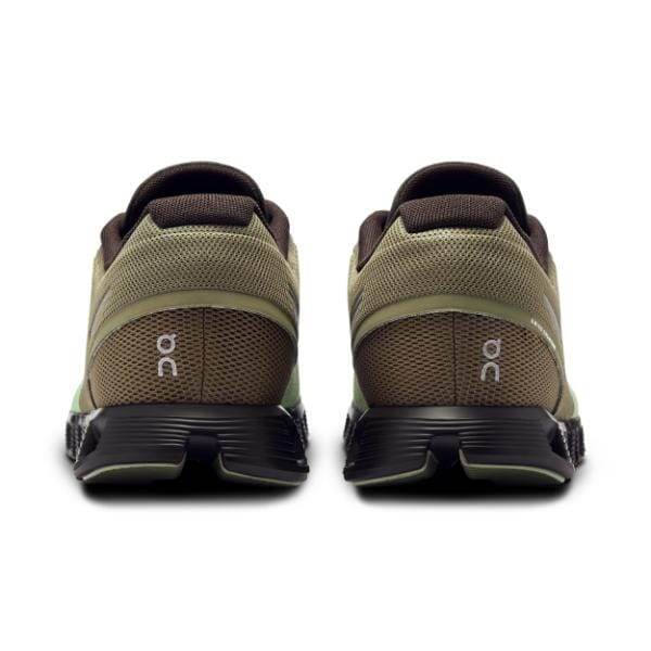 ה-On Cloud 5 59.98018 של On Cloud הן נעלי ספורט בצבע ירוק זית הנראות מאחור, המציגות את הלוגו "ON" על העקבים וסוליות שחורות.