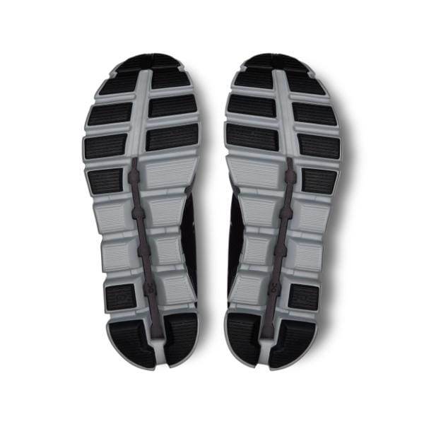 התמונה מציגה את הסוליות של זוג נעלי On Cloud 5 Push M Rock/Black 69.97739, עם עיצוב מפולח הכולל חלקים אפור כהה ואפור בהיר על רקע לבן.
