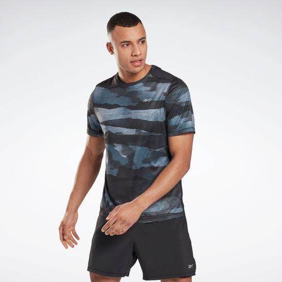 חולצ ריבוק לגברים Reebok RE SS AOP TEE FT1055 - RunOFF עכשיו במבצע ב