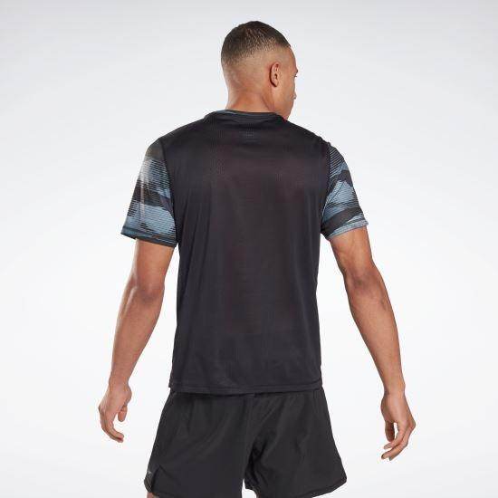 חולצ ריבוק לגברים Reebok RE SS AOP TEE FT1055 - RunOFF עכשיו במבצע ב