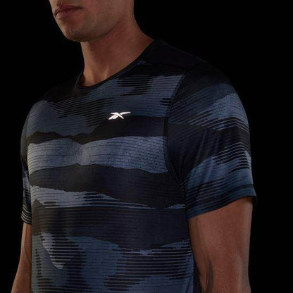 חולצ ריבוק לגברים Reebok RE SS AOP TEE FT1055 - RunOFF עכשיו במבצע ב