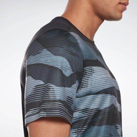 חולצ ריבוק לגברים Reebok RE SS AOP TEE FT1055 - RunOFF עכשיו במבצע ב