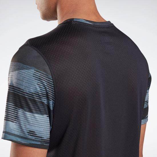 חולצ ריבוק לגברים Reebok RE SS AOP TEE FT1055 - RunOFF עכשיו במבצע ב