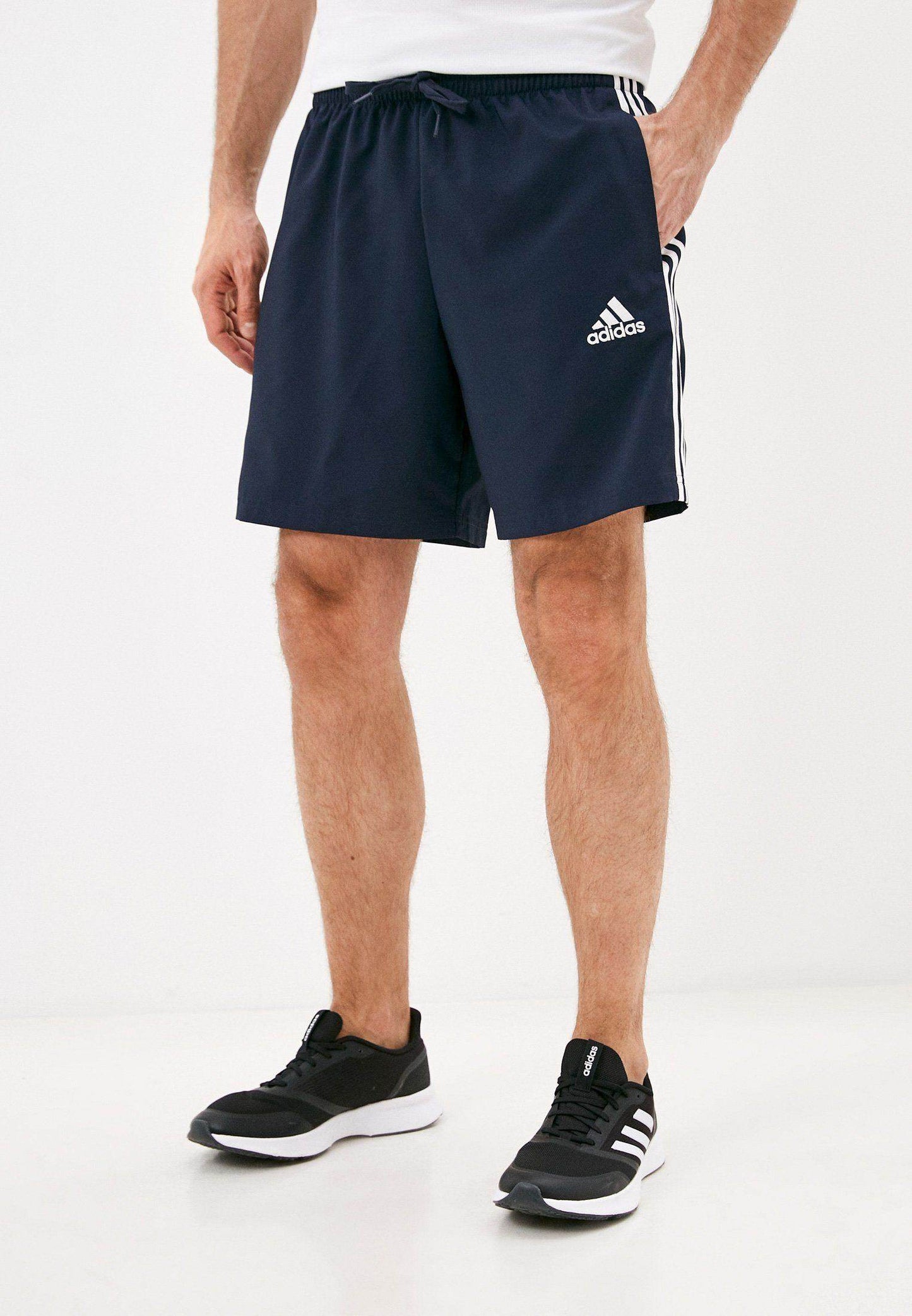 מכנס קצר ריבוק לגברים Reebok WOR WOVEN GRAPHIC SHORT GN5381 - RunOFF עכשיו במבצע ב